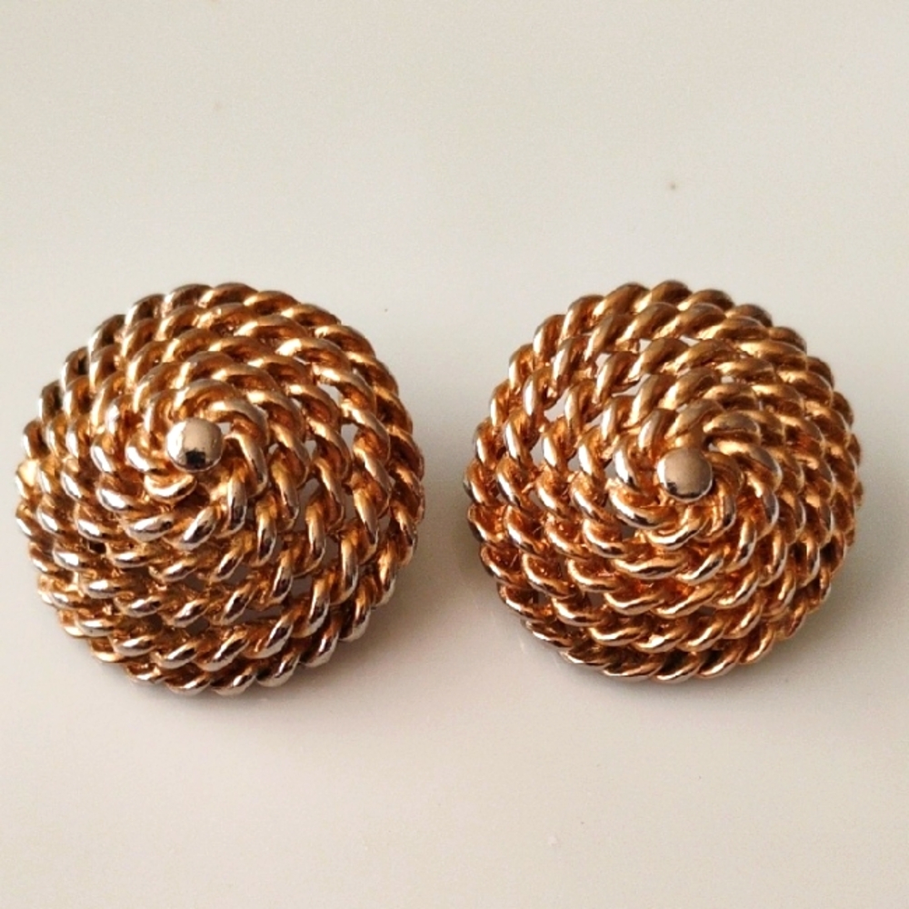 Dauplaise Signed Gold tone Braided Textured Egant Ckip on Esrings